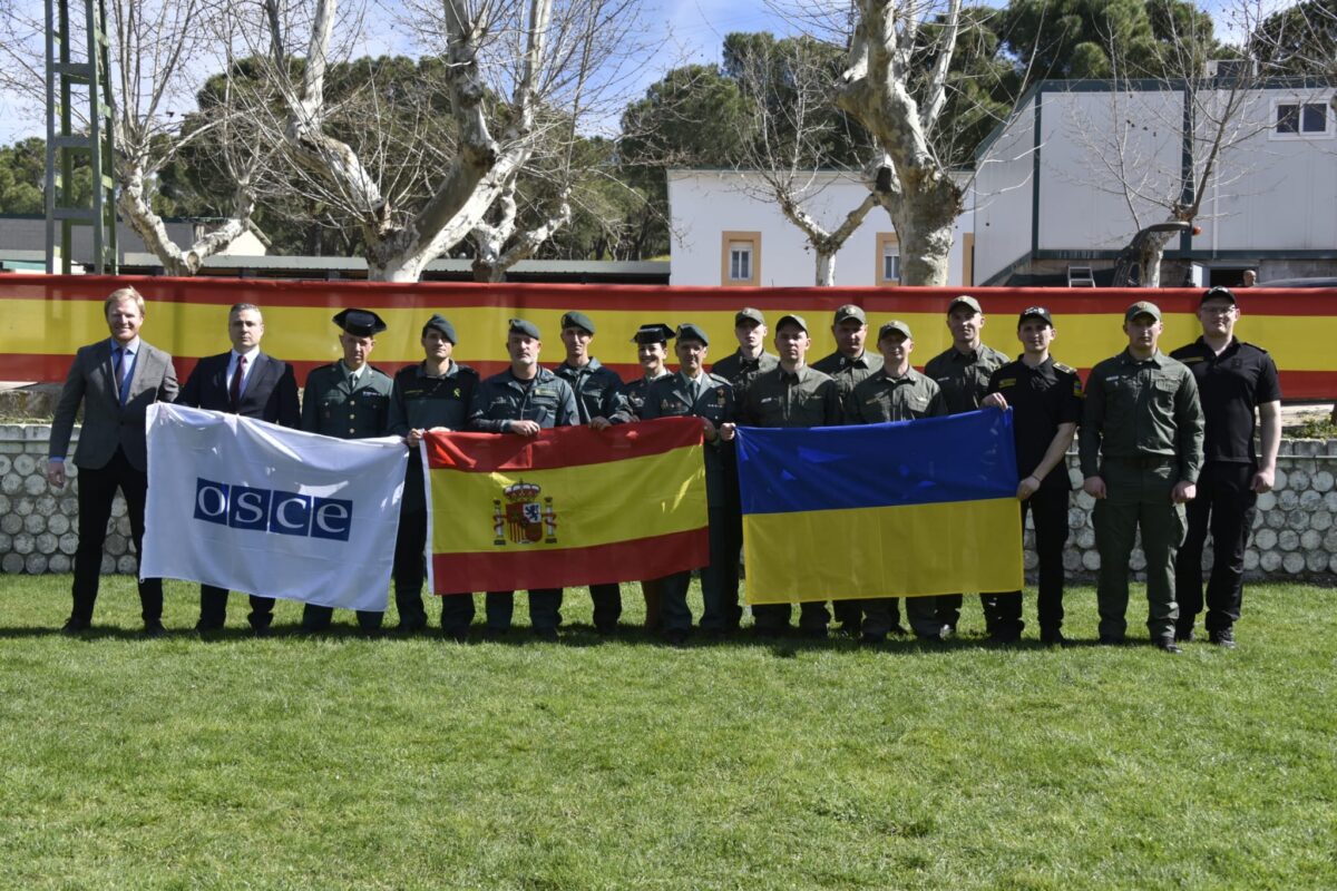 Academia Centro en Alicante, formación para oposiciones de Policía Nacional y Guardia Civil, acceso físico y temario para preparación