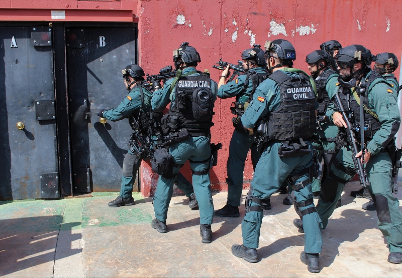 Especialidades Guardia Civil - Formación para opositores de Policía Nacional y Guardia Civil | Academia Centro 4 Academia Centro en Alicante, formación para oposiciones de Policía Nacional y Guardia Civil, acceso físico y temario para preparación