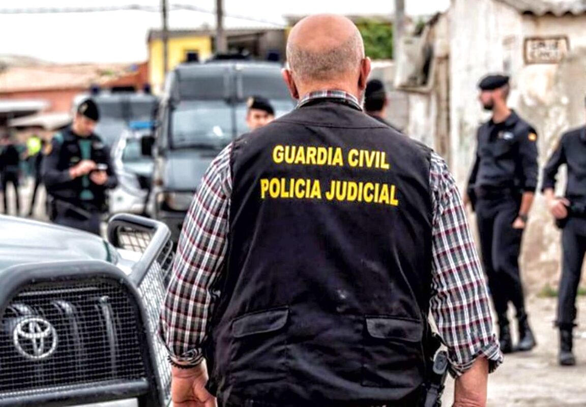 Especialidades Guardia Civil - Formación para opositores de Policía Nacional y Guardia Civil | Academia Centro 11 Academia Centro en Alicante, formación para oposiciones de Policía Nacional y Guardia Civil, acceso físico y temario para preparación