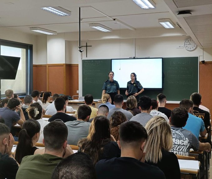 Exámenes oficiales Guardia Civil 2023 - Formación para opositores de Policía Nacional y Guardia Civil | Academia Centro 1 Academia Centro en Alicante, formación para oposiciones de Policía Nacional y Guardia Civil, acceso físico y temario para preparación