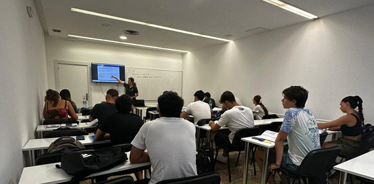 Policía Nacional, Escala Básica. ¿Será obligatorio el inglés en la promoción 41? - Formación para opositores de Policía Nacional y Guardia Civil | Academia Centro 2 Academia Centro en Alicante, formación para oposiciones de Policía Nacional y Guardia Civil, acceso físico y temario para preparación